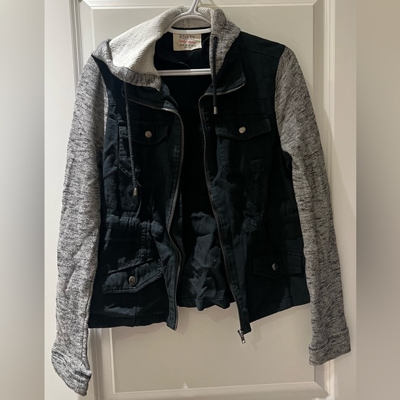 Never Worn - Picture 2 of 2